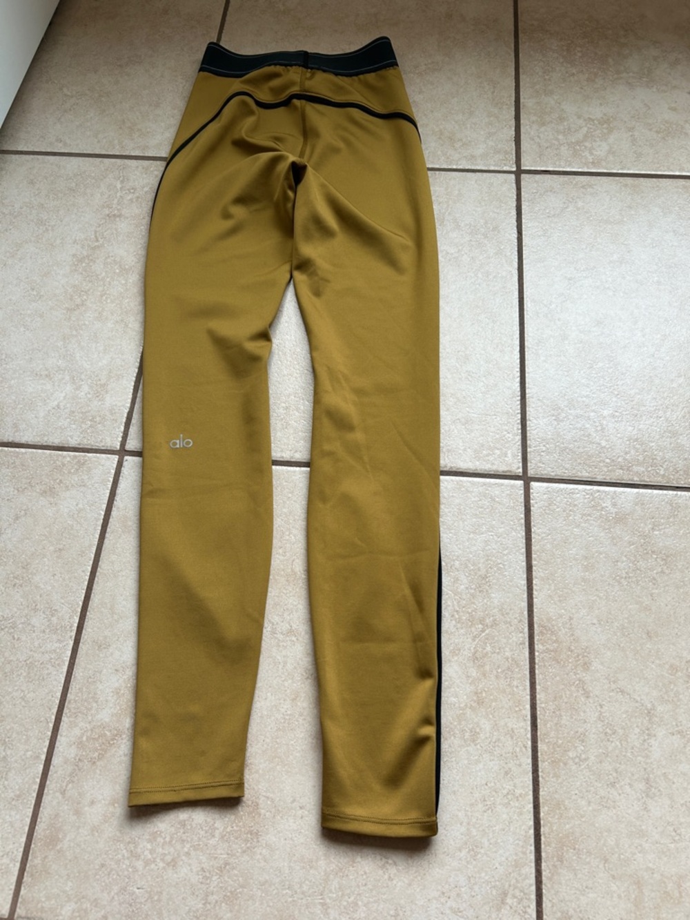 ALO Yoga Mustard Green High-Rise Leggings with Black Trim - Picture 2 of 5
